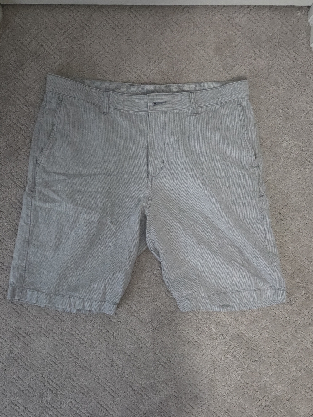 Tommy Bahama Men's Light Gray/Blue Stripped Casual Shorts
